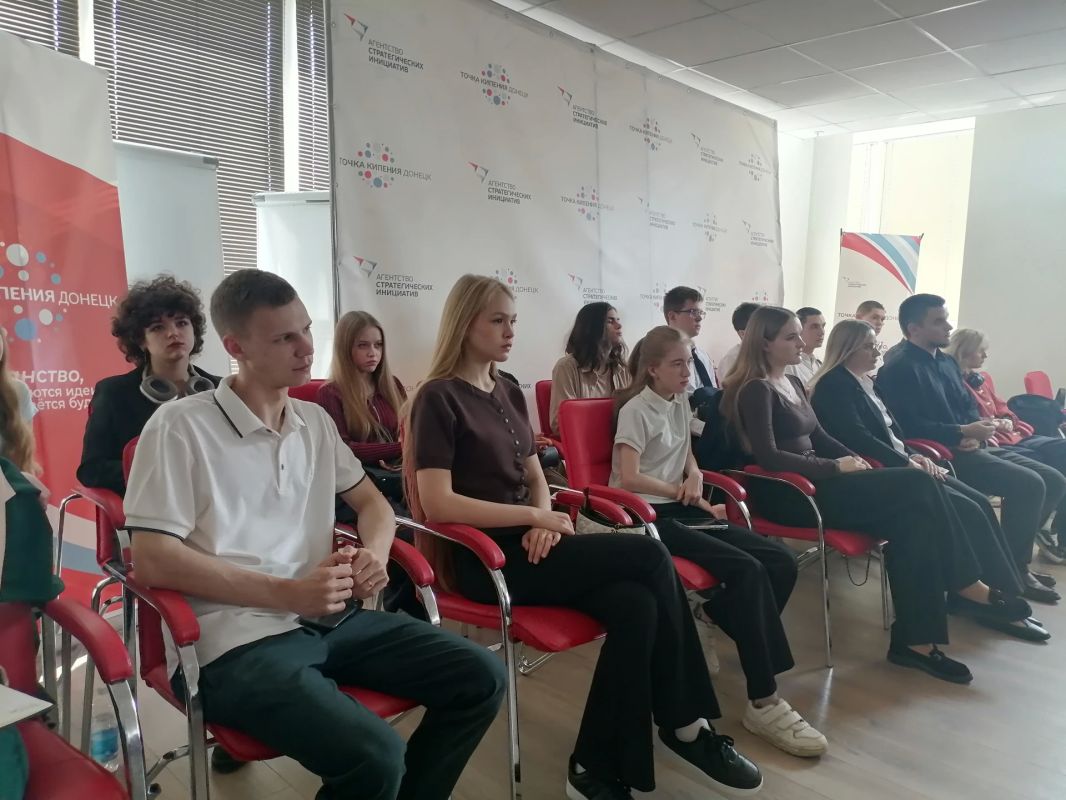 Студенты ДонГУ встретились с иностранными журналистами