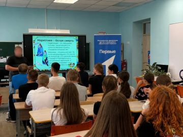 Полицейские ведут профилактическую работу с подростками