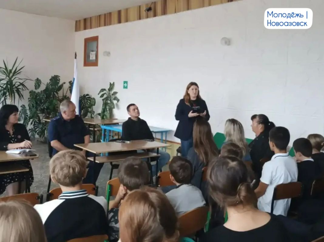 Информирование — важно . Сектор молодёжной политики выступил с инициативой организации собрания в рамках профилактики и информирования школьников и их родителей