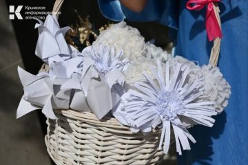 В школах, колледжах и детских садах Крыма проходит единый день Всероссийской акции «Белый цветок»