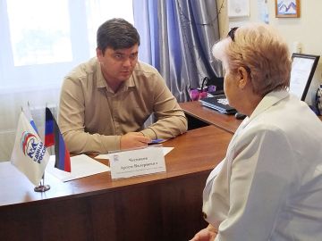 Состоялся прием граждан. Сегодня, 25 сентября, Глава муниципального образования городской округ Торез, секретарь местного отделения Партии Артем Валериевич Чесноков провел прием граждан в общественной приемной