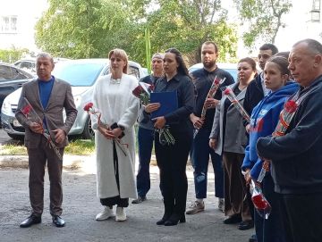 Николай Руппель: Вместе с первым заместителем главы администрации округа Юлией Рачек приняли участие в открытии в Ясиноватой «Звезды героя» в память о погибшем защитнике России Романе Ващенкове