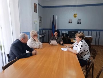 Первый заместитель главы Администрации муниципального образования городского округа Харцызск Виктория Рогожина провела встречу с трудовым коллективом Зугрэсского территориального отдела
