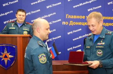 Вновь в строю после ранения: в Донецке наградили отважных сотрудников МЧС