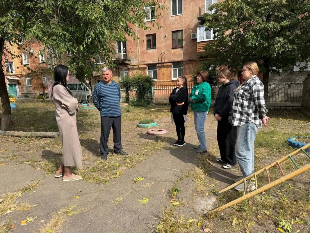 Сегодня, 28 сентября, в рамках поручения Главы Республики Дениса Пушилина, депутат Макеевского городского совета Юрий Яретенко провел встречу с трудовым коллективом Государственного казенного дошкольного образовательного...