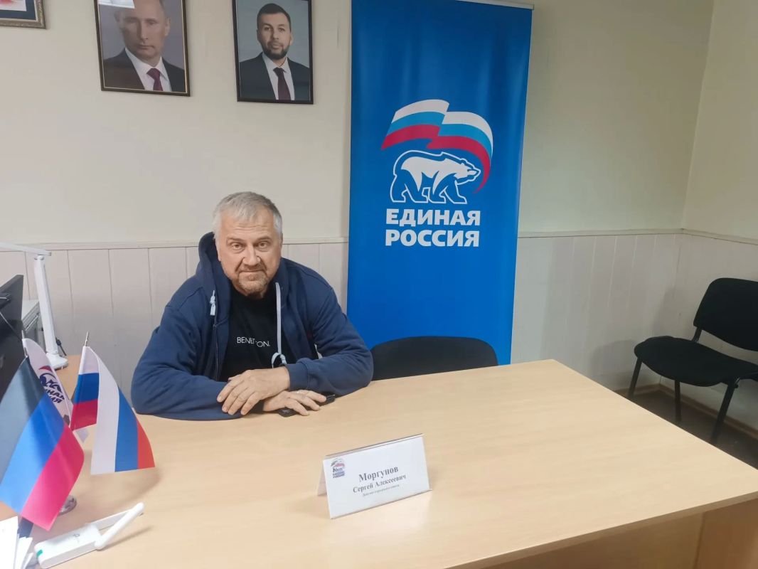 Личный прием. Сегодня в общественной приёмной партии "Единая Россия" в городе Снежное прошёл приём граждан депутатом фракции партии "Единая Россия" Снежнянского городского совета Моргунова Сергея Алексеевича