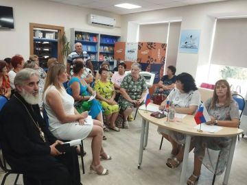В Мангуше прошел круглый стол «Мы вместе» с участием приемных родителей, опекунов/попечителей