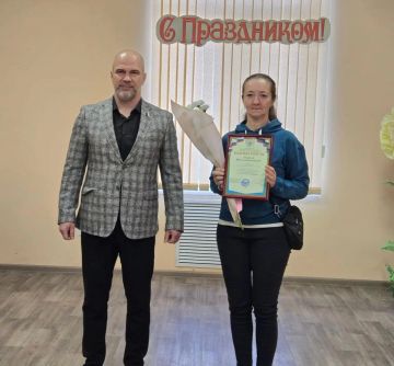 Глава городского округа Дебальцево Сергей Желновач отметил лучших сотрудников в честь Дня основания посёлка
