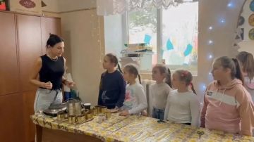 В стенах Ялтинского Дома культуры состоялось важное и душевное событие — мастер-класс по изготовлению окопных свечей для наших защитников!