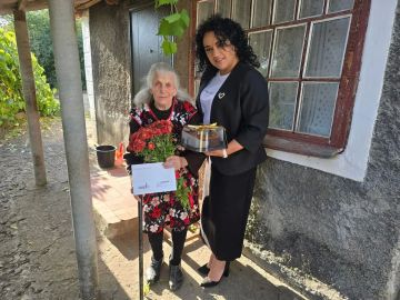 В Докучаевске поздравили долгожительницу с 95-летием