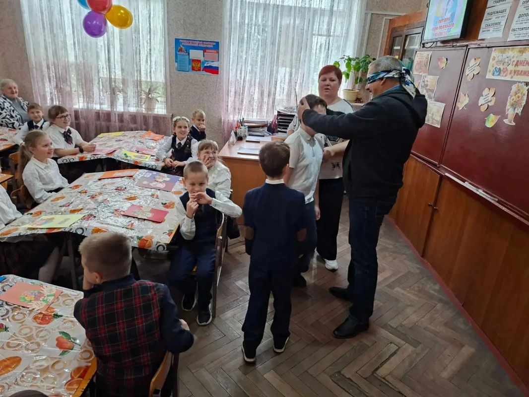 Школьное мероприятие ко Дню пожилых людей