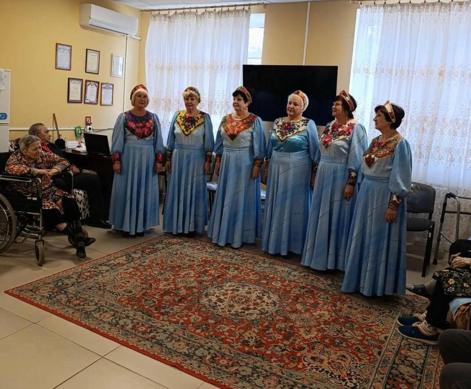 В осеннем календаре есть необычная дата, когда сердце переполняется чувством глубокой признательности, когда хочется говорить слова благодарности, быть особенно чуткими и внимательными к людям старшего поколения - это 1...