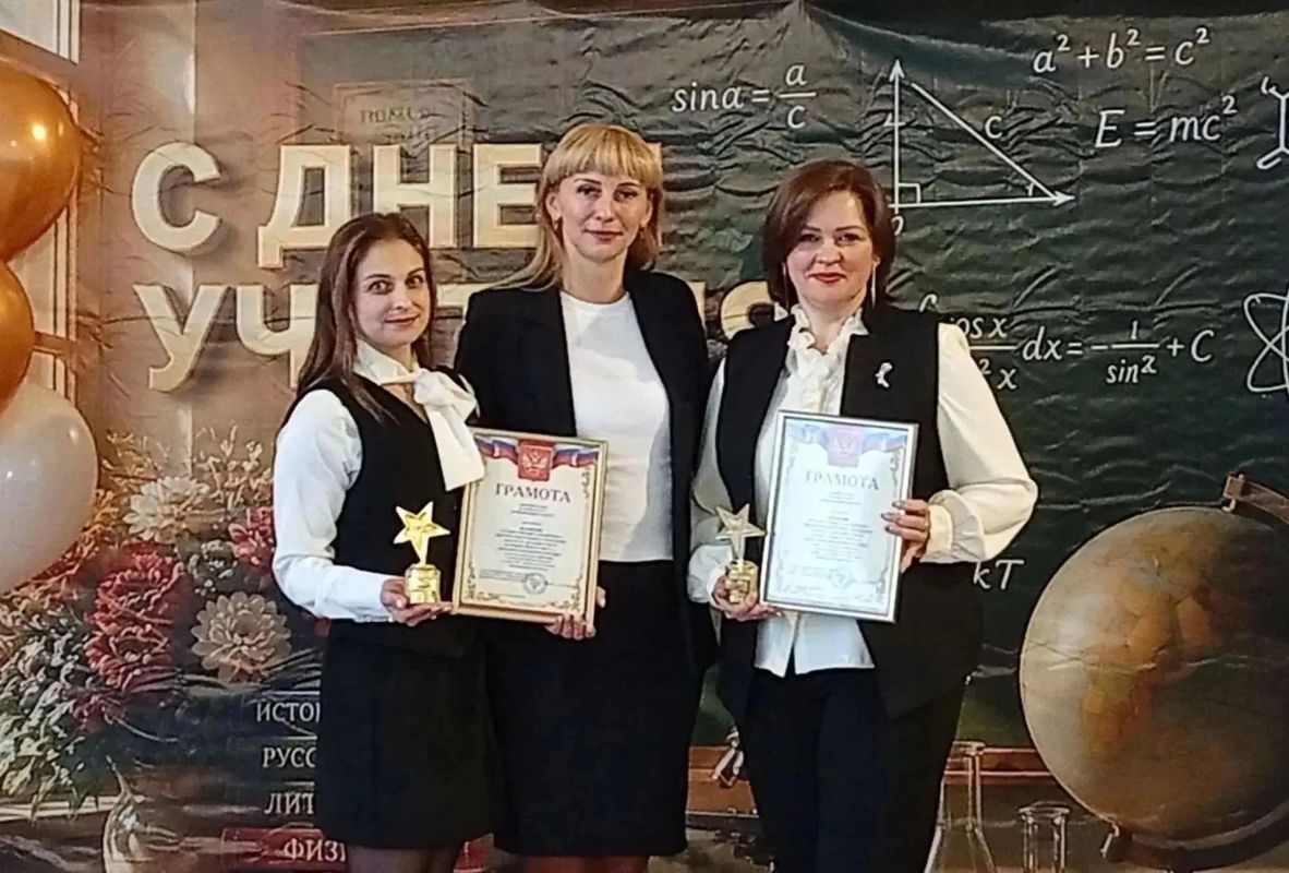 Сегодня в Ясиноватой чествовали педагогов – вторых мам, мудрых наставников, добрых советчиков, чьи уроки и жизненную науку мы помним всю жизнь