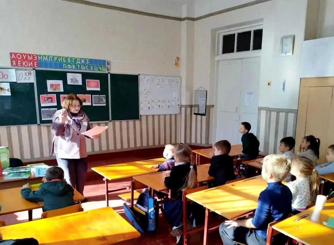 Час воспитания добротой организовали для ясиноватских первоклассников сотрудники городской библиотеки в преддверии Международного дня защиты животных