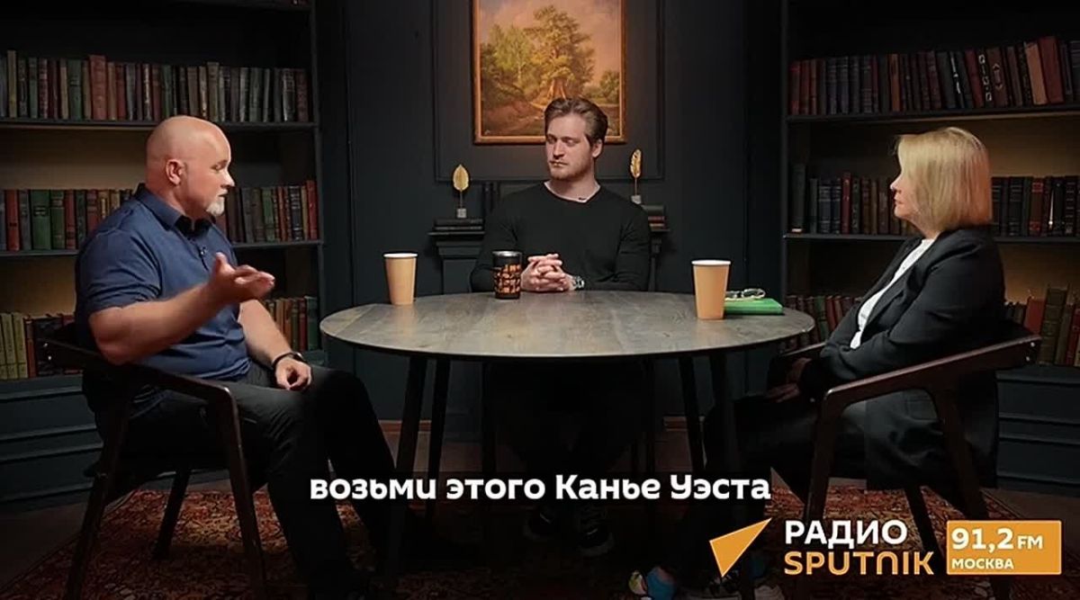 Василий Шуров предложил Максу Покровскому* спеть свои антивоенные песни дуэтом с Канье Уэстом перед Белым домом: "Don't shoot, don’t bomb"
