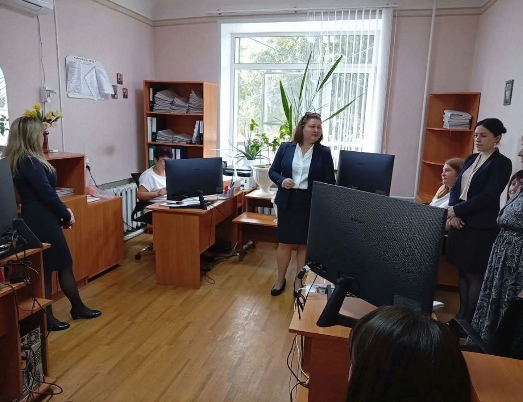 Депутат Тельмановского муниципального совета Юлия Налбат встретилась с сотрудниками Финансового управления Администрации Тельмановского муниципального округа