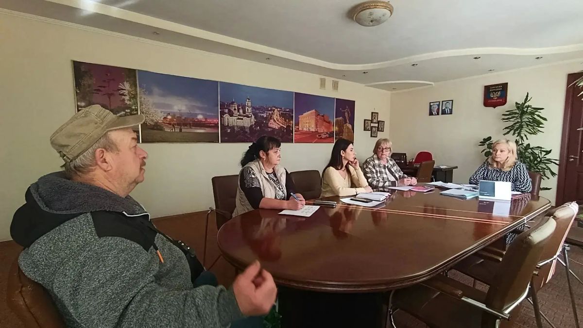 Наталья Бегуненко: В понедельник,5 октября, руководитель Управы Петровского внутригородского района Администрации городского округа Донецк Наталья Ивановна Бегуненко провела еженедельный прием граждан