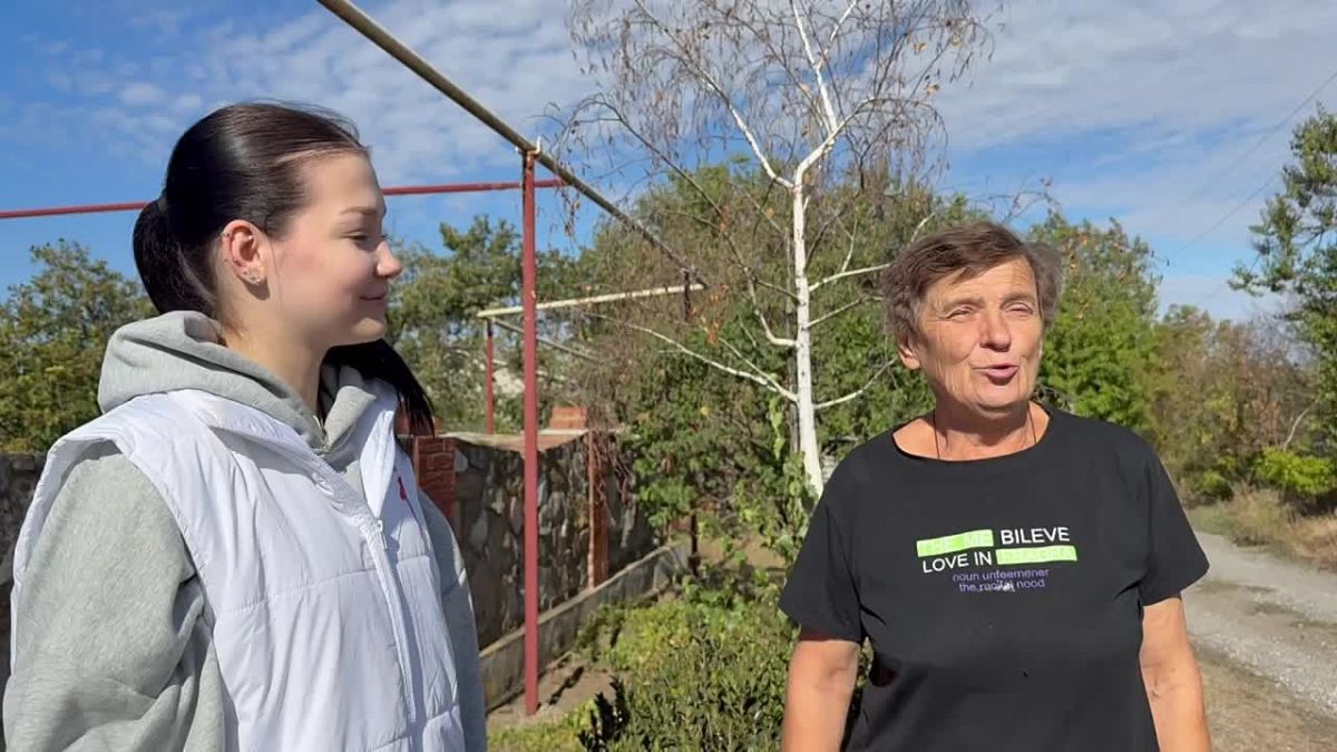 Александр Качанов: В Докучаевске волонтёры навестили Валентину Владимировну Приймак — учителя с большой буквы — и взяли у неё интервью