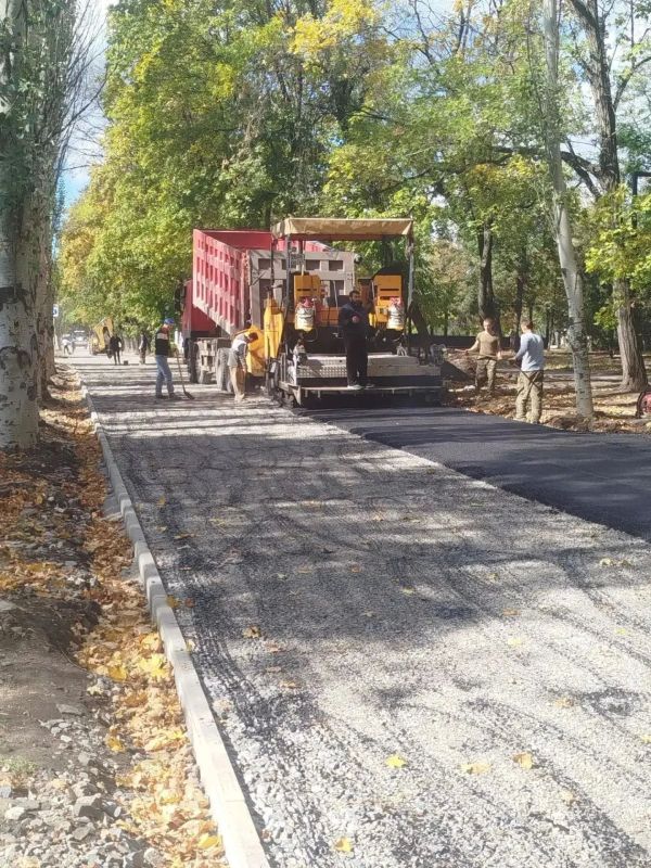 На центральной площади городского округа Торез активно идет I этап благоустройства