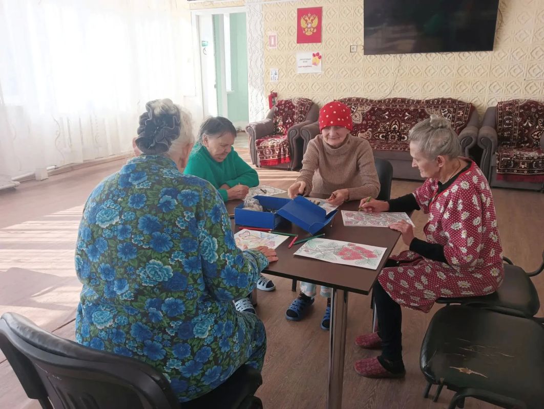 День учителя — это не только поздравления и цветы, но и повод остановиться, оглянуться и вспомнить тех, кто когда-то взял нас за руку и ввел в школьный мир