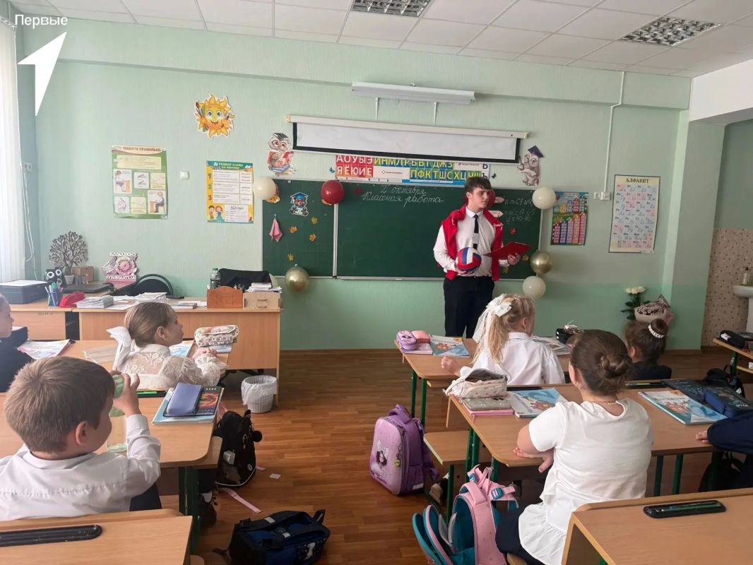 Большая перемена. Первая пятница октября получилась по-настоящему яркой! Активисты Совета Первых вместе с ребятами из 1–6 классов устроили игровую программу «Встречаем октябрь»