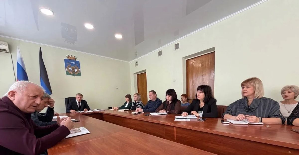 Сергей Юзвинкевич: Провёл расширенное аппаратное совещание с начальниками отделов и структурных подразделений администрации Володарского муниципального округа, руководителями предприятий, а также территориальных...