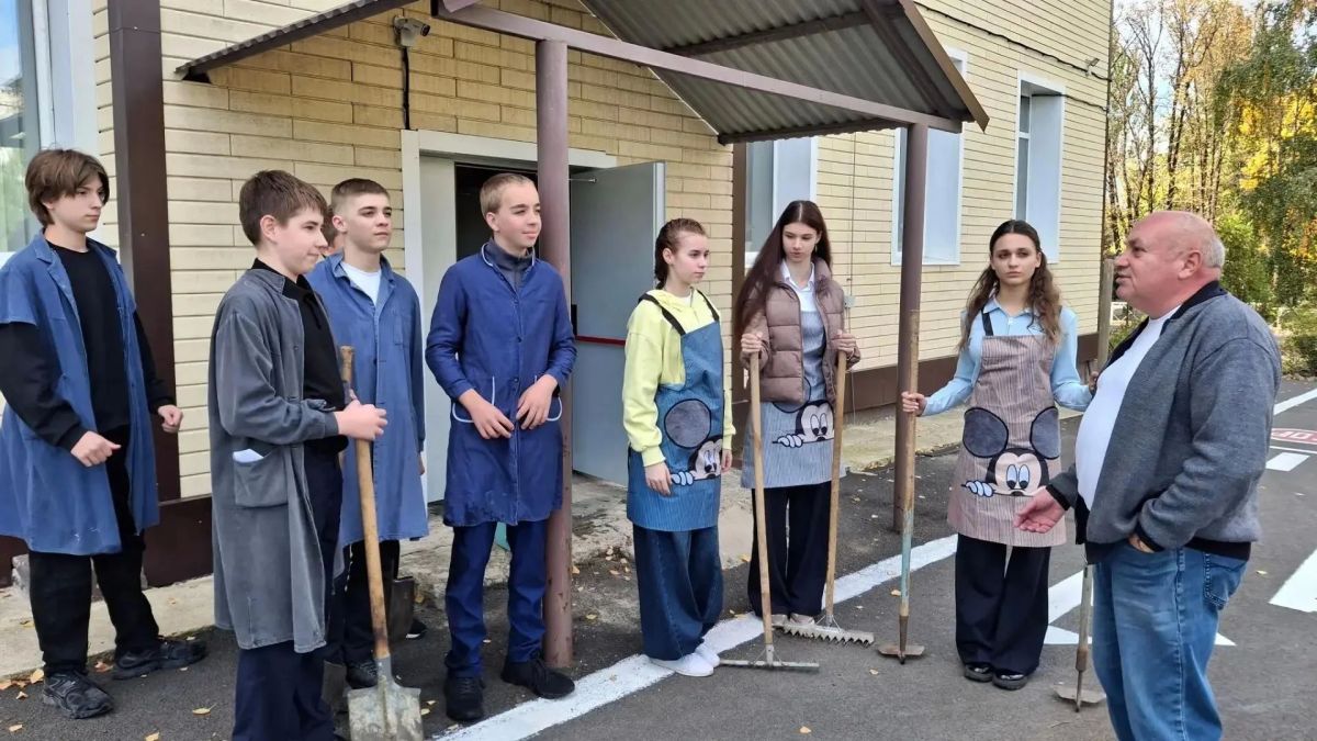В общеобразовательной школе № 7 прошел агроурок, во время которого ребята познакомились с нелегким, но очень важным трудом аграриев и получили полезный опыт