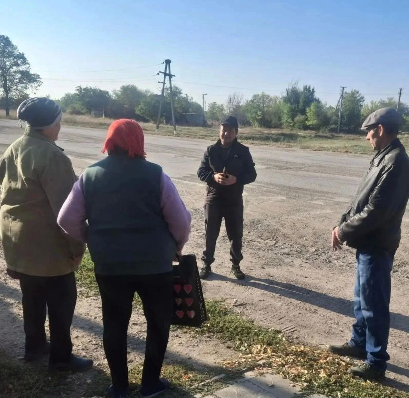 В пгт Луганское прошла встреча с жителями по вопросам защиты от телефонных мошенников