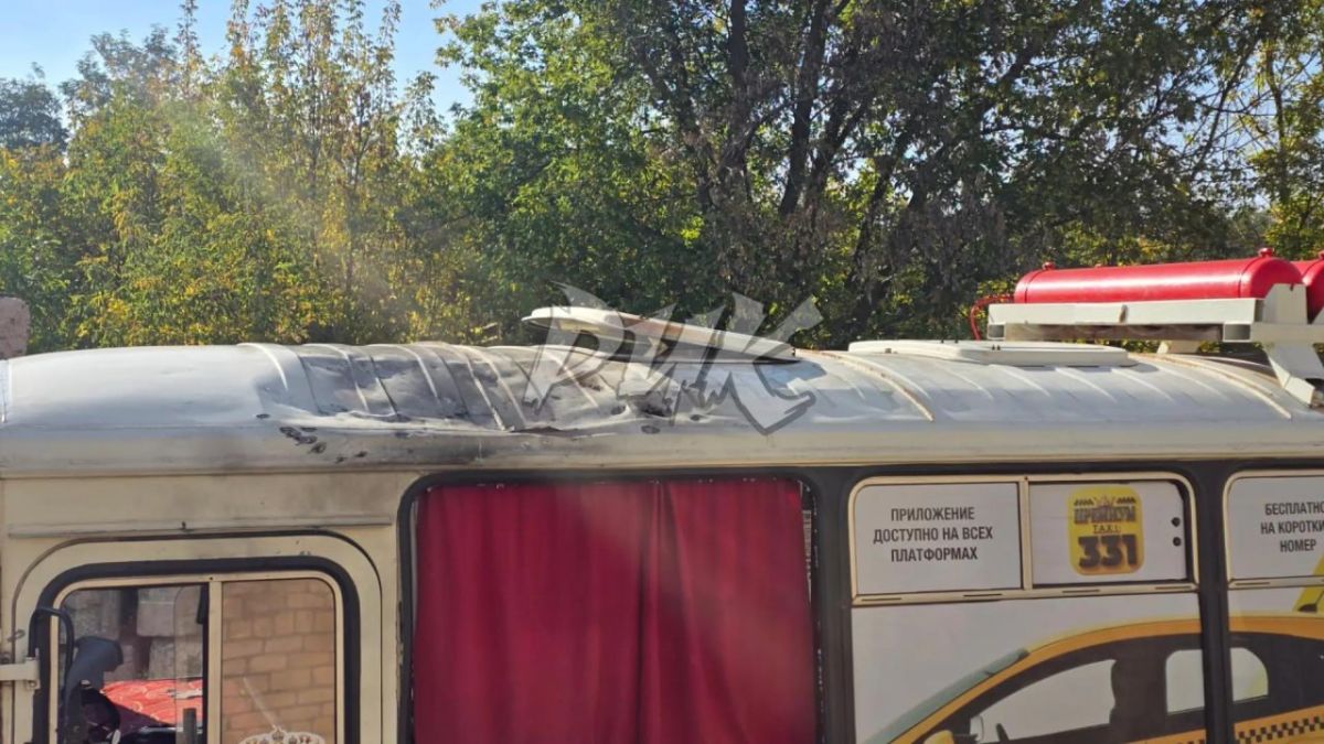 Иван Приходько: Поврежденный ударом дрона украинских террористов пассажирский автобус в Калининском районе Горловки