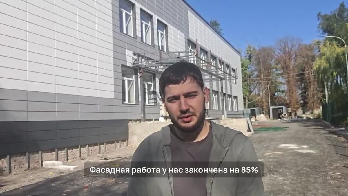 Строители Якутии оборудуют ограждением участок дома культуры села Андреевка Докучаевского округа
