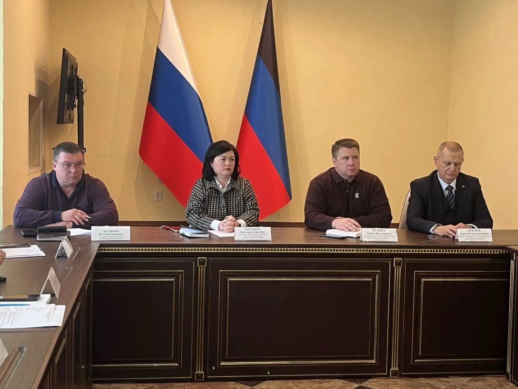 Первый заместитель главы муниципального образования Виктория Рогожина провела еженедельное аппаратное совещание с руководителями ведомств и силовых структур