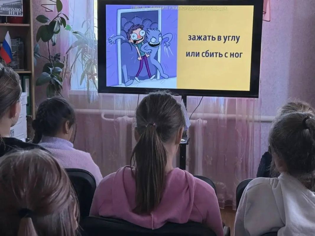 В МБУ «Клуб пгт. Грузско-Зорянское г.о. Макеевка» прошла мультимедийная беседа на тему: «Эффект толпы»