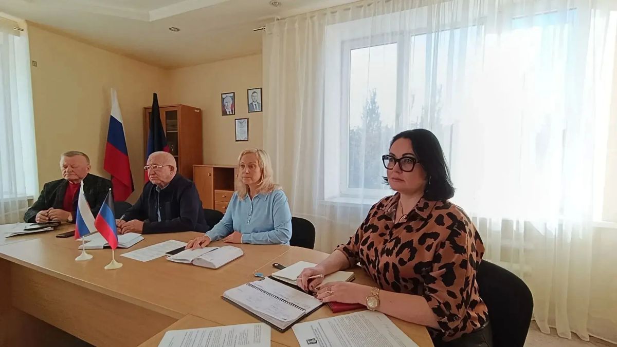 Наталья Бегуненко: Сегодня, 7 октября, руководитель Управы Петровского внутригородского района Администрации г.о. Донецк Бегуненко Наталья Ивановна провела еженедельное аппаратное совещание