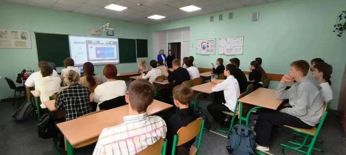 Специалисты Противопожарной службы ЯНАО провели занятие для учащихся 10-х и 11-х классов школы № 5 Волновахи