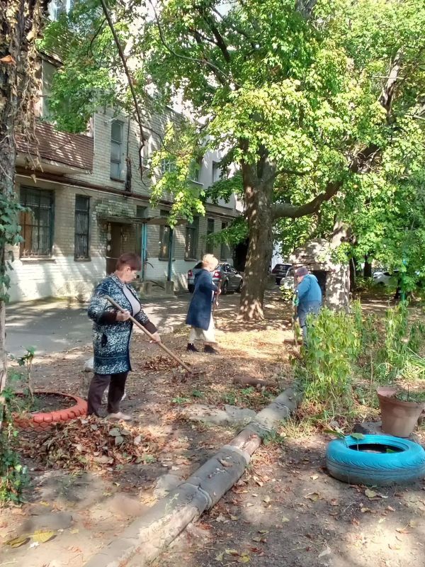 Наталья Бегуненко: Специалисты «Центра организации общественного самоуправления» Петровского внутригородского района г. Донецка активно присоединились к акции «Чистый четверг»