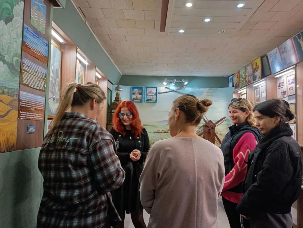 В рамках празднования Дня беременных в МКУ «Володарский краеведческий музей» при поддержке отдела опеки и попечительства Администрации Володарского м.о. прошло мероприятие: «Приазовская степь - ты моя колыбель»