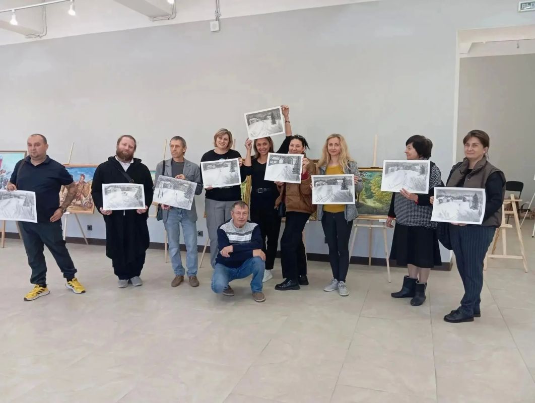 Для мариупольцев организовали мастер-класс по рисованию углем
