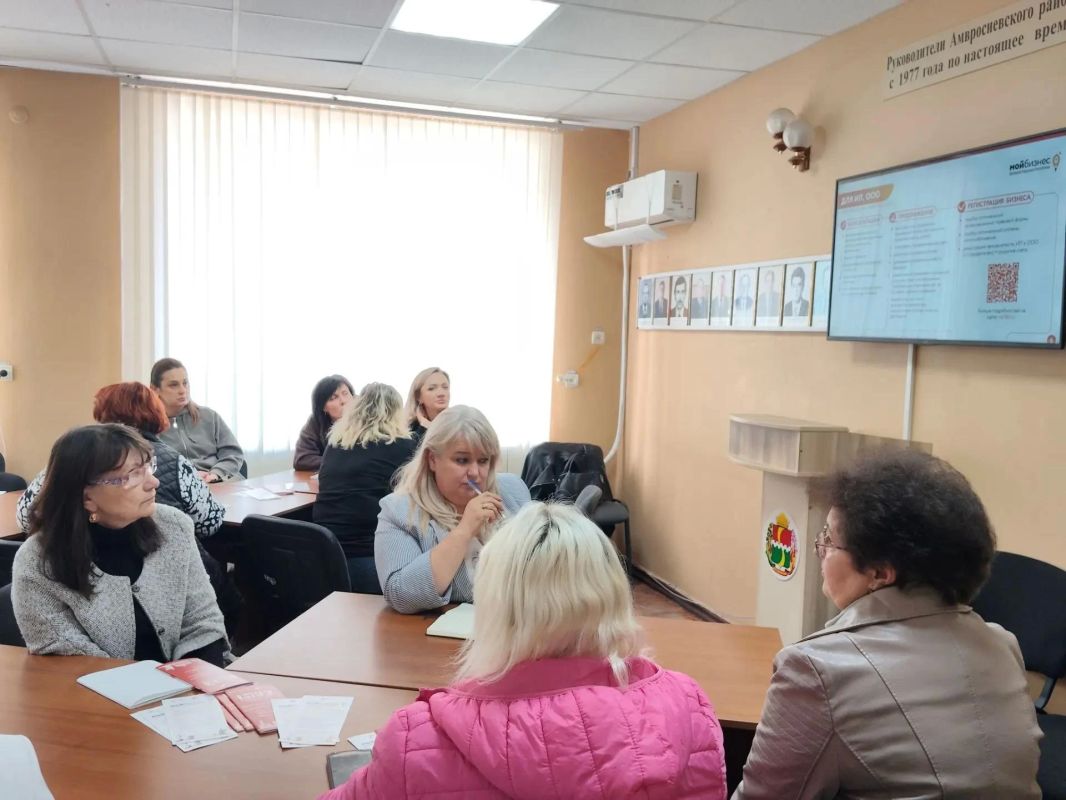 Сегодня в администрации Амвросиевского округа состоялись бизнес-встречи с субъектами хозяйствования и молодежью округа
