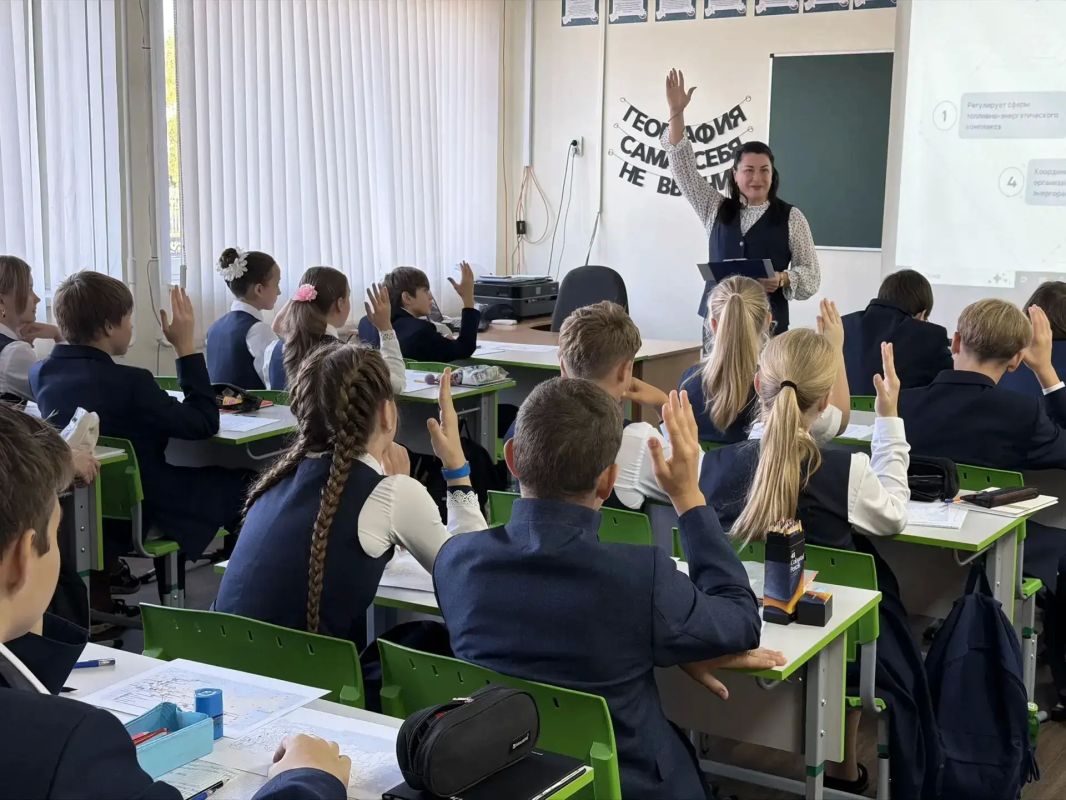 В лицее № 2 Макеевки прошла мастер-лекция «Россия — энергетическая держава»