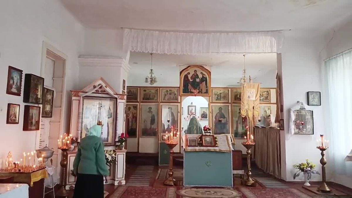 В честь праздника Покрова Пресвятой Богородицы участники вокального ансамбля «Калина красная» Валерьяновского центра инициатив приняли участие в праздничной литургии в храме