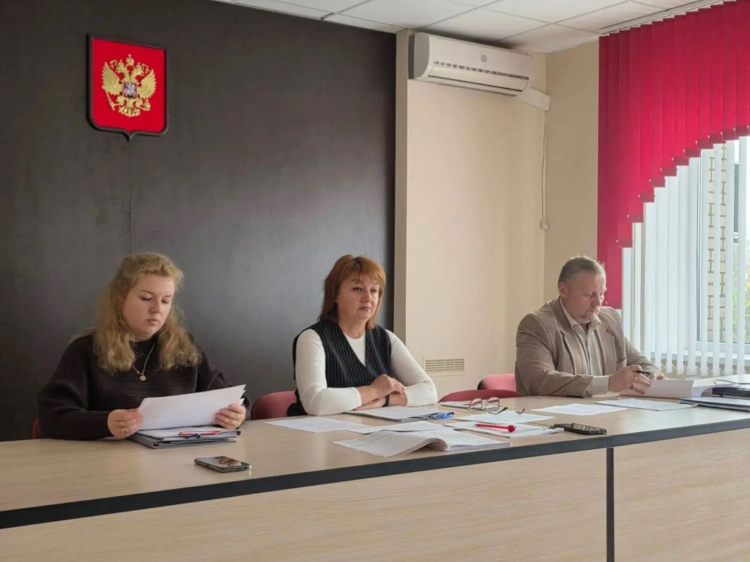На очередном заседании комиссии по делам несовершеннолетних и защите их прав, которое сегодня провела заместитель председателя комиссии - начальник отдела по опеке и попечительству администрации Ясиноватского округа Елена...