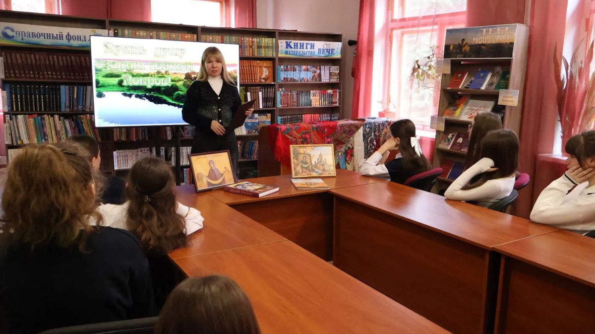 Покров — это не только дата в календаре, но и целая атмосфера: первый снег, запах выпечки, старые истории и ощущение, что год делает глубокий вдох перед зимой