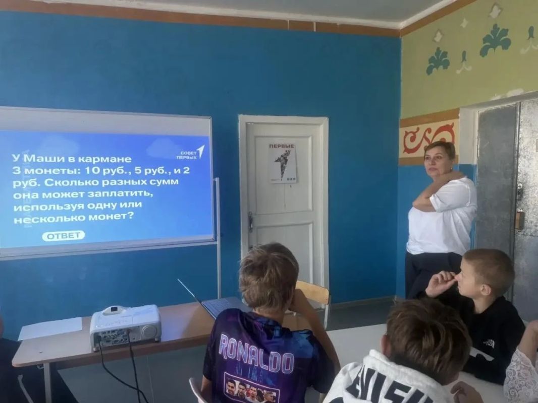 Школьники из Дмитровки Волновахского округа и Красноселькупа (ЯНАО) встретились в интеллектуальном поединке