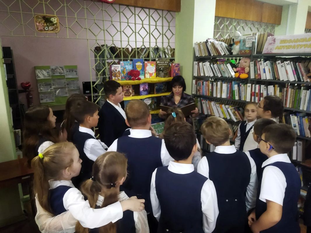 15 октября, библиотека им. И. Д. Василенко превратилась в волшебную страну, а четвероклассники из ГБОУ «Средняя школа №62 г.о. Макеевка» — в отважных первооткрывателей!