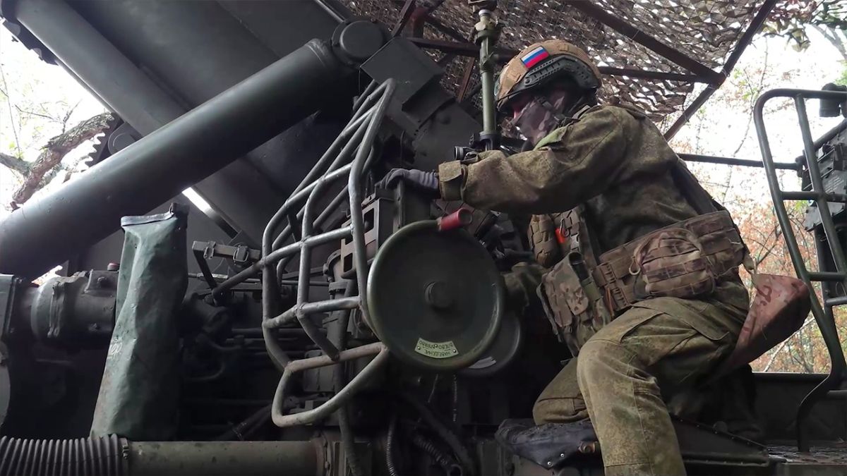 Расчеты самоходок «Пион» разрушили опорные пункты ВСУ в зоне спецоперации
