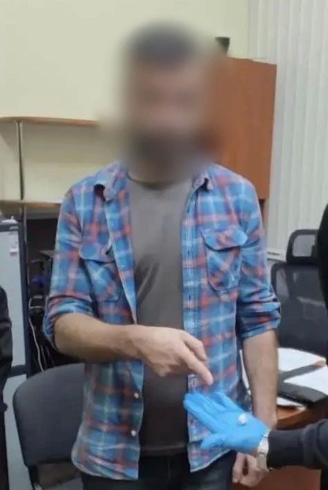 Стражи правопорядка изъяли наркотики у жителя Мариуполя