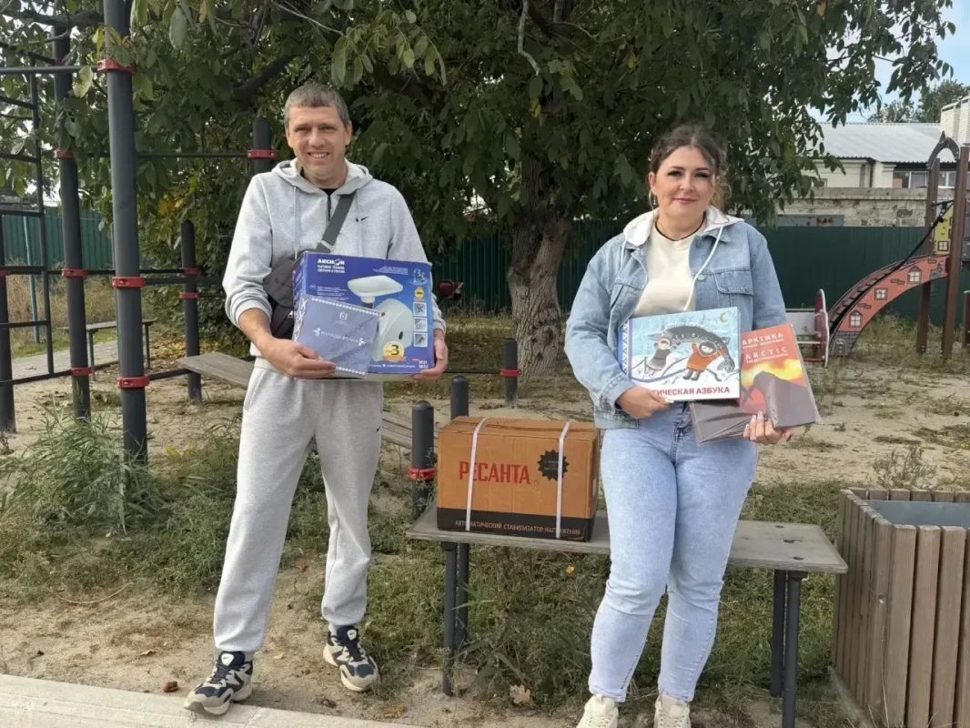 Выпускники Ямальской школы кадрового резерва передали помощь семье переселенцев в селе Вольное