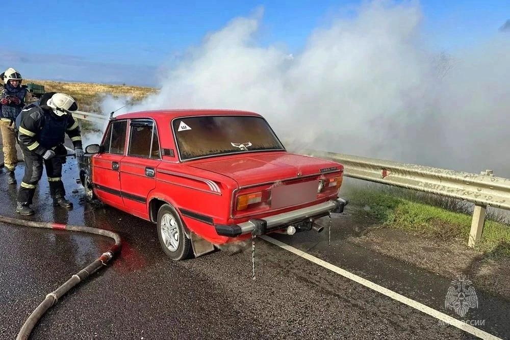 В Старобешево сотрудники МЧС ликвидировали горение автомобиля