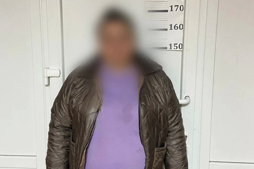 «Уплатите налог»: пожилая дончанка отдала курьеру аферистов больше миллиона