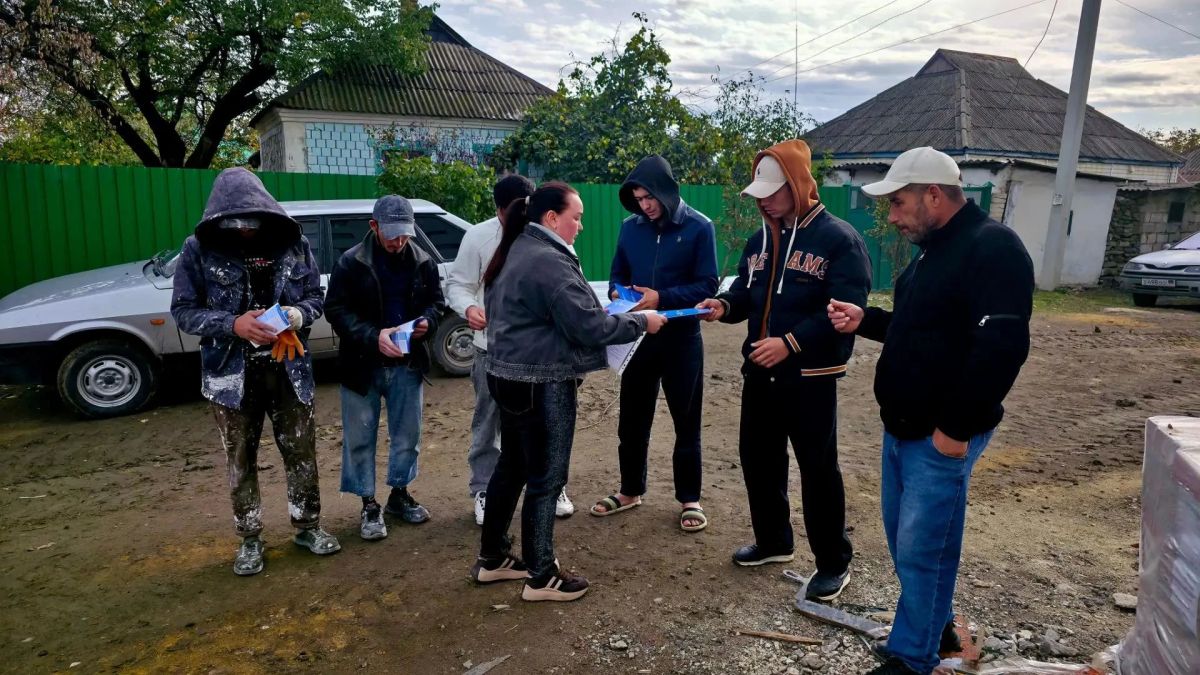 21 октября в городском округе Торез Донецкой Народной Республики состоялась встреча представителей местной администрации и ОМВД России «Торезский» с трудовыми мигрантами, работающими на территории округа
